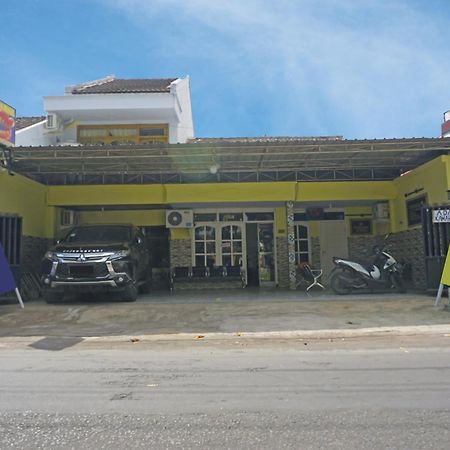 Putih Mulia Homestay Syariah Lumajang Eksteriør bilde
