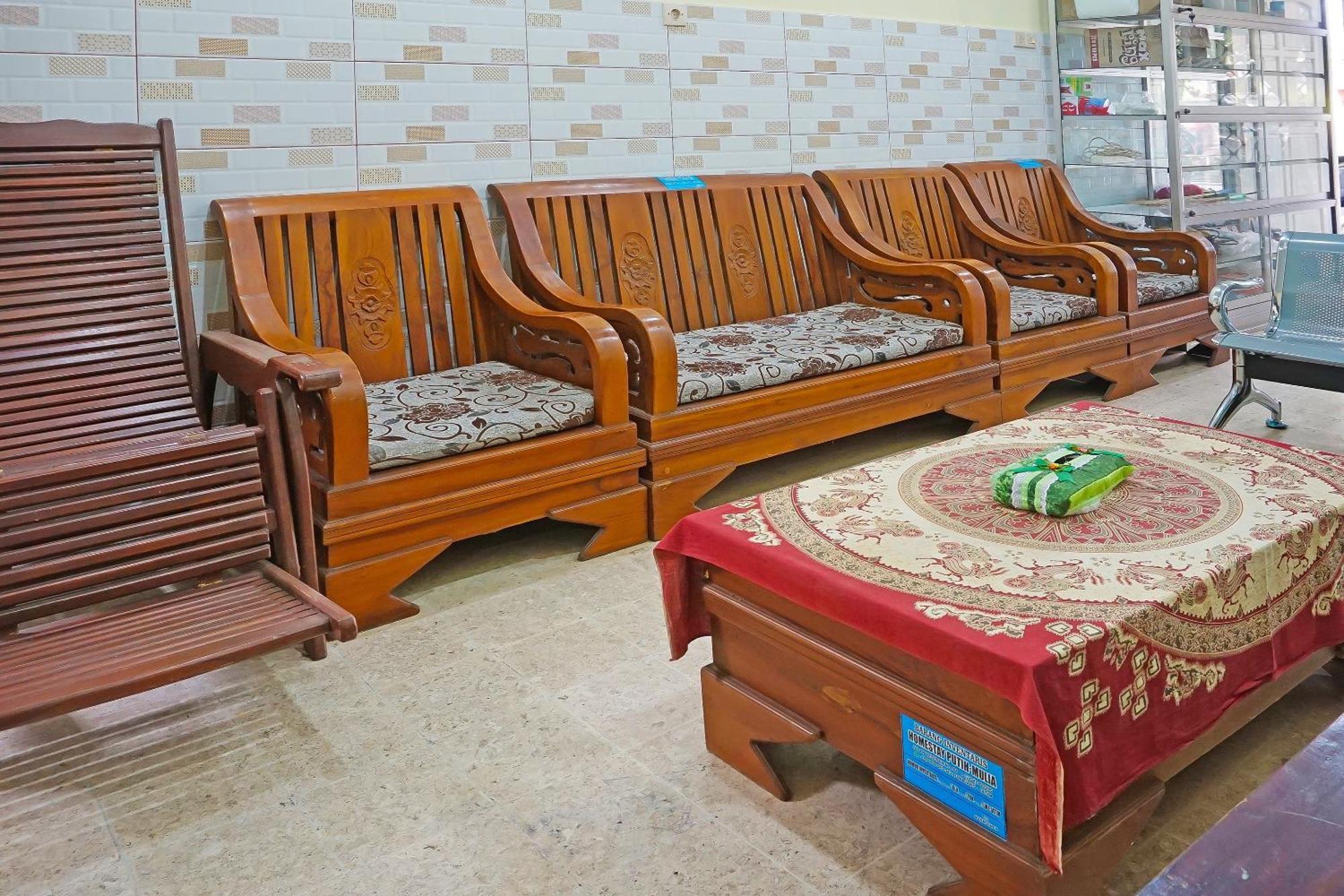 Putih Mulia Homestay Syariah Lumajang Eksteriør bilde